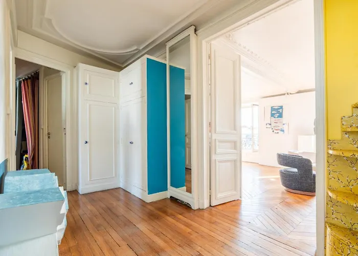 Floor Gem With Eiffel Tower View *