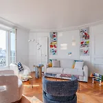 아파트 Floor Gem With Eiffel Tower View
