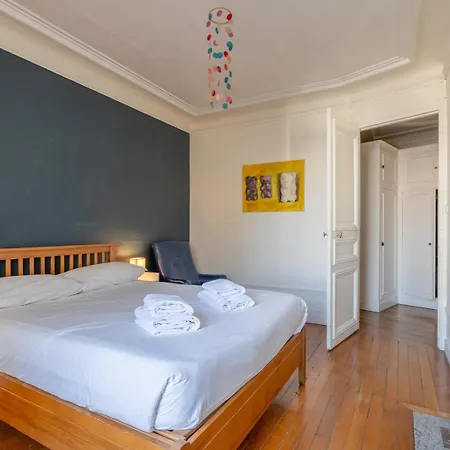 Apartment Floor Gem With Eiffel Tower View *