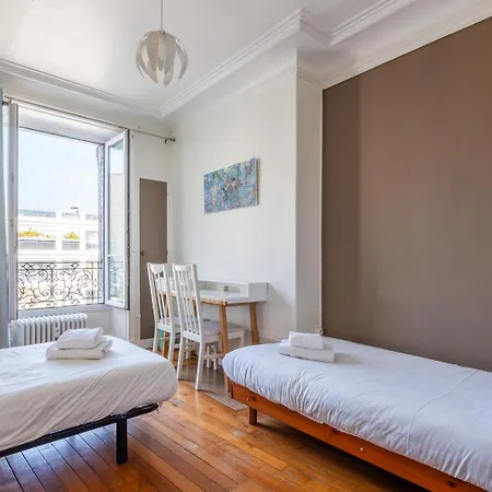 Floor Gem With Eiffel Tower View דירה