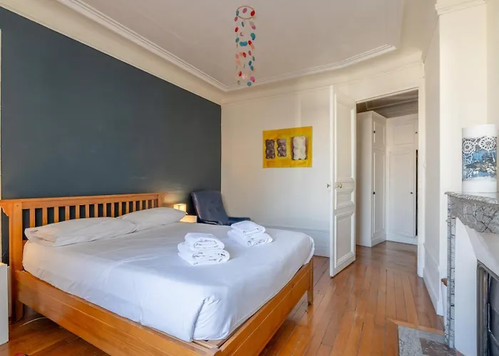 Апартаменты Floor Gem With Eiffel Tower View *