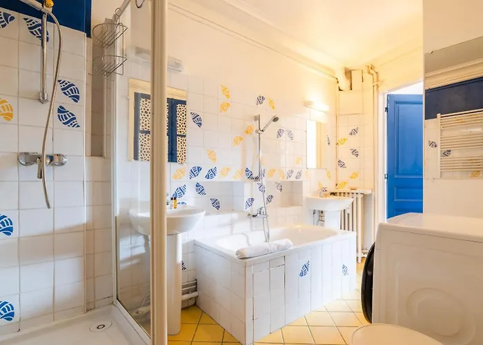 Daire Floor Gem With Eiffel Tower View