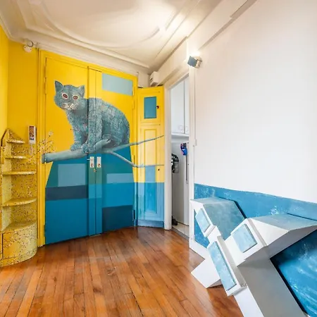 Floor Gem With Eiffel Tower View *