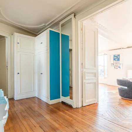 Floor Gem With Eiffel Tower View *